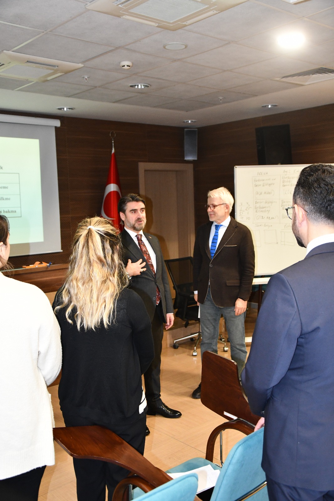 Emlak Yönetim AŞ personeline kurumsal iletişim eğitimi