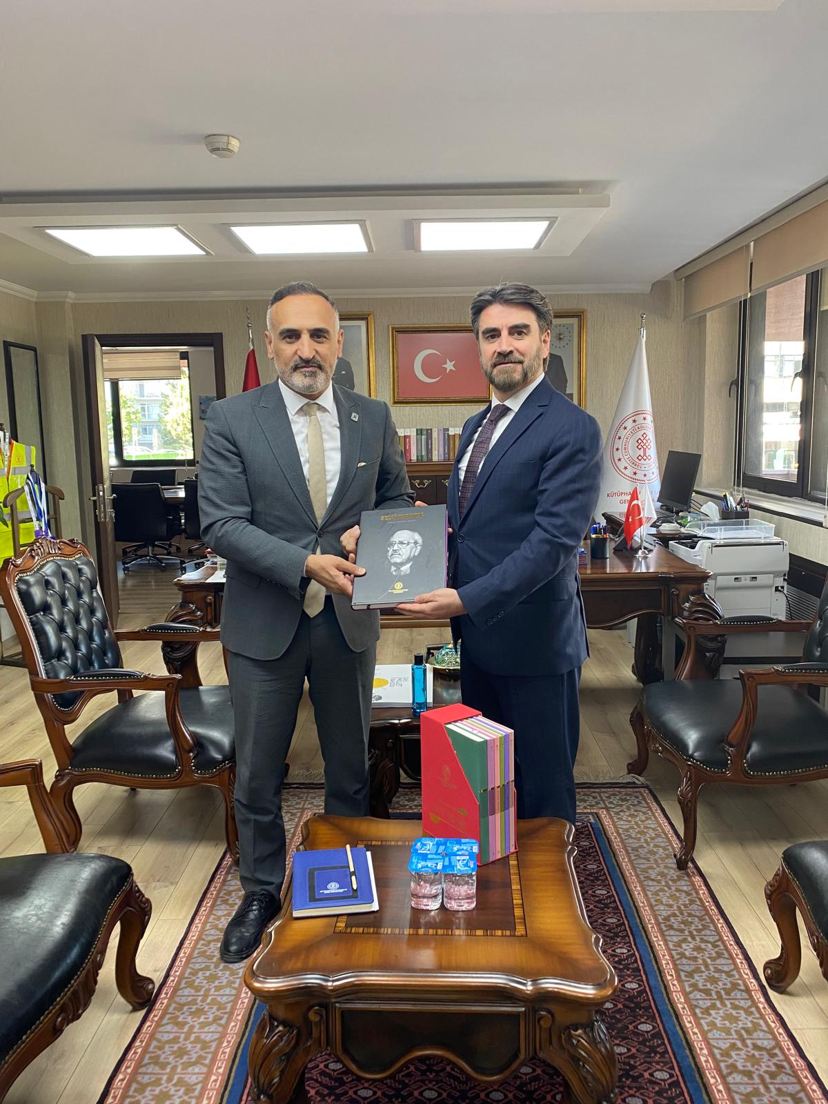 GENEL MÜDÜR KÜÇÜKDAĞ’DAN KÜTÜPHANELER VE YAYIMLAR GENEL MÜDÜRÜ BEYOĞLU’NA ZİYARET