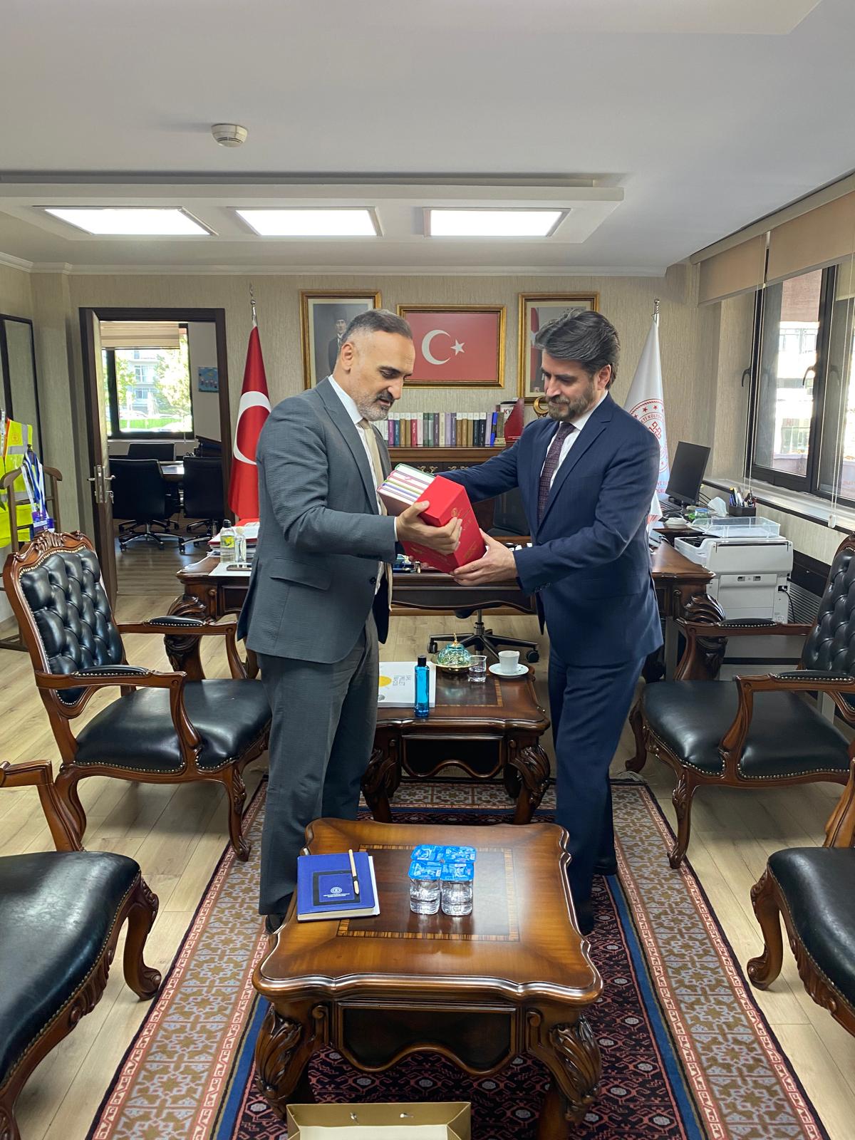 GENEL MÜDÜR KÜÇÜKDAĞ’DAN KÜTÜPHANELER VE YAYIMLAR GENEL MÜDÜRÜ BEYOĞLU’NA ZİYARET