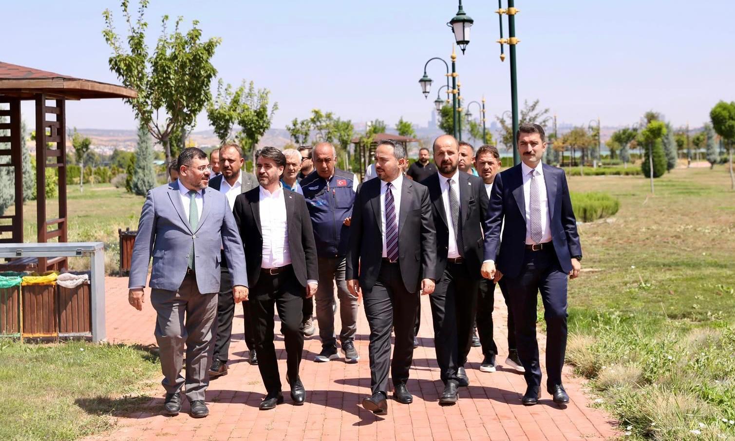 Çevre, Şehircilik ve İklim Değişikliği Bakan Yardımcısı Burak Demiralp, Sevgi Çiçeği Millet Bahçesi’nde incelemelerde bulundu