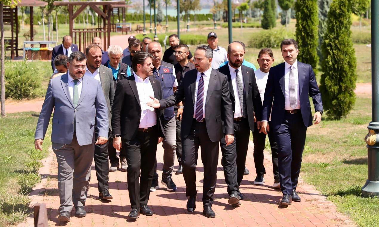 Çevre, Şehircilik ve İklim Değişikliği Bakan Yardımcısı Burak Demiralp, Sevgi Çiçeği Millet Bahçesi’nde incelemelerde bulundu